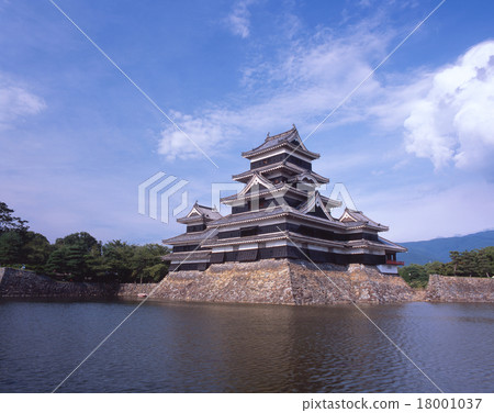 "National Treasure" Matsumoto Castle 18001037