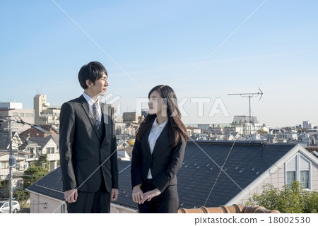 藍天后面女商人和商人新生 18002530