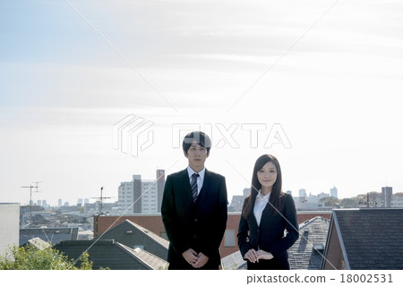 藍天后面女商人和商人新生 18002531