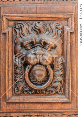 Lion head wood carving on wooden door 18003375