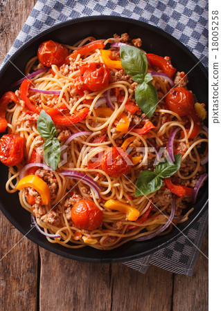 Spaghetti with minced and vegetables top view 18005258