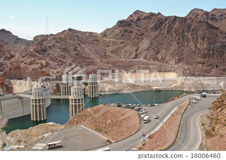 Hoover Dam in Nevada, USA 18006460