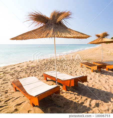 Beach umbrellas on the white sand beach Beach umbrellas on the white sand beach 18006753