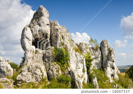 jurassic limestone rocks - Polish Jura, Poland 18007337