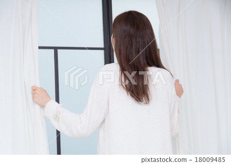 一個女人在臥室裡 18009485