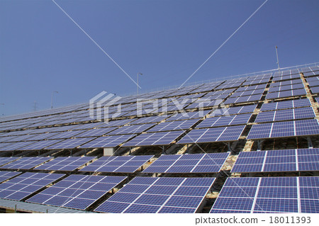 Mega solar panel of authority dam (Hirasho-cho, Kakogawa-shi, Hyogo prefecture) 18011393