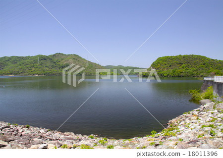 Attraction dam (Hirasho-cho, Kakogawa-shi, Hyogo prefecture) 18011396