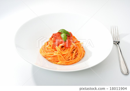 Italian pasta / tomato sauce pasta (with basil). Caution) Scratches and dirt on the white background remain slightly. 18011904