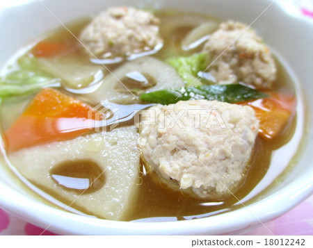 Plenty of vegetable meat dumpling soup 18012242