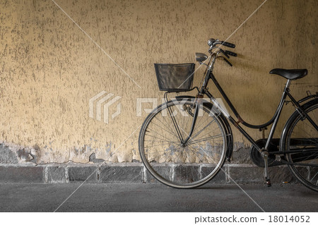 Black bicycle 18014052
