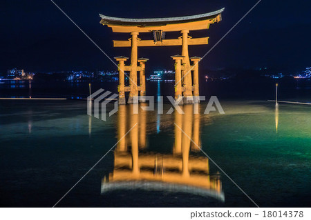 Itsukushima Shrine Otorii Light Up 18014378