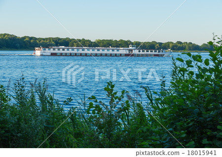 Hotel ship on the Jungfernsee 18015941