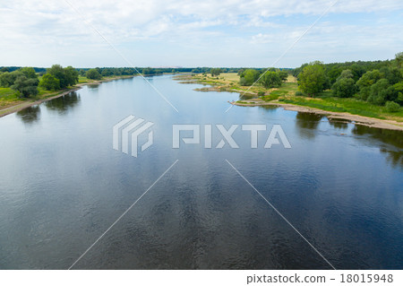 wide Elbe 18015948