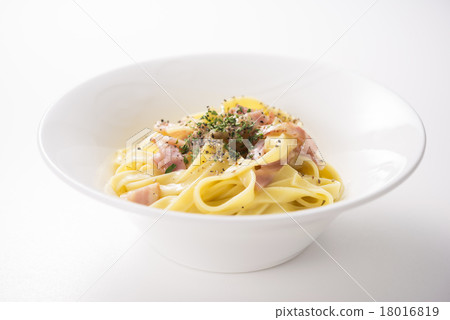 Carbonara pasta 18016819