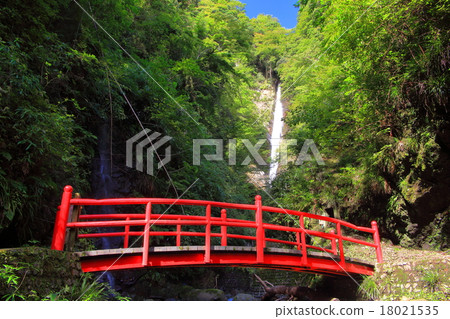 Fresh waterfall Fresh waterfall 18021535