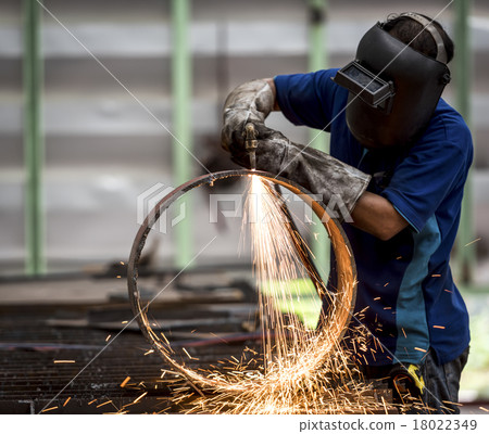 metal cutting with acetylene torch 18022349