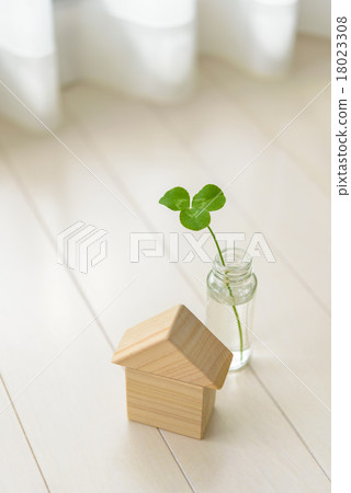 Mitsuba's Clover 18023308