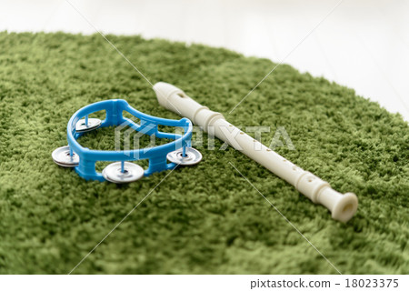 記錄器。手鼓 記錄器。手鼓 18023375