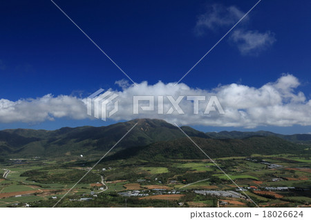自然景觀Omigotake,有兩個大河源,支持島上的農業和生活 自然景觀Omigotake,有兩個大河源,支持島上的農業和生活 18026624