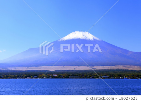 First crown of Mt. Fuji 18027623