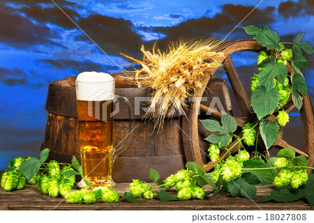 Beer Glass With Barley And Hop Cones Beer Glass With Barley And Hop Cones 18027808