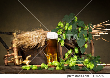 Beer Glass With Barley And Hop Cones Beer Glass With Barley And Hop Cones 18027809
