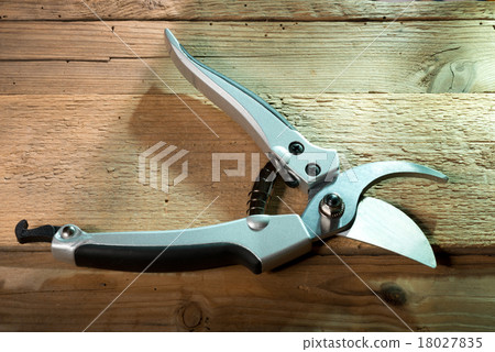 new pruning shears 18027835
