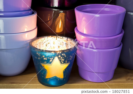 flowerpots in a shelf in a market 18027851