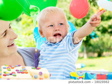 mother with baby 18028982