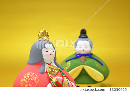 Figurines of hina dolls 18030613