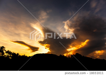 The sunrise over the mountains The sunrise over the mountains 18031011