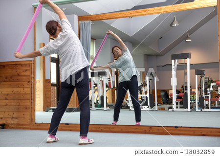 Middle-aged women stretching in front of the mirror Middle-aged women stretching in front of the mirror 18032859