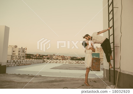 beautiful couple in the city 18032920
