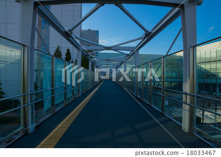 Urban Promenade Urban Promenade 18033467