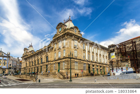 Sao Bento railway station in Porto - Portugal Sao Bento railway station in Porto - Portugal 18033864