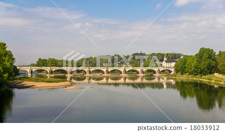 Pont Wilson in Tours - France, Region Centre 18033912