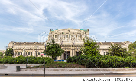 View of Milano Centrale rail station, Italy 18033976
