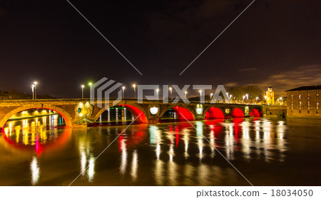 Night view of Pont Neuf in Toulouse - France Night view of Pont Neuf in Toulouse - France 18034050