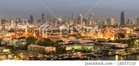 Grand palace at twilight in Bangkok, Thailand 18037110