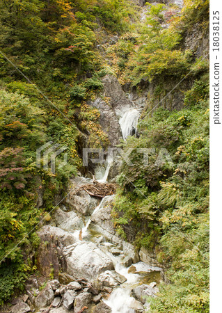 Kake behind waterfall Kake behind waterfall 18038125