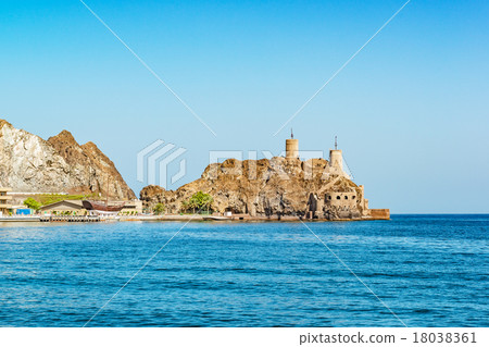 阿曼海軍基地的城堡(阿曼,舊馬斯喀特) 阿曼海軍基地的城堡(阿曼,舊馬斯喀特) 18038361