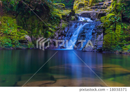 Nagari Red Eye Waterfall, Mie Prefecture Nagari Red Eye Waterfall, Mie Prefecture 18038371