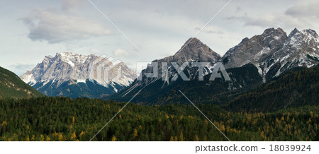 Mountains in Austrian Alps 18039924