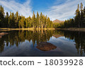 Small lake in Yosemite national park 18039928