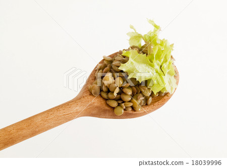Cooked lentils 18039996