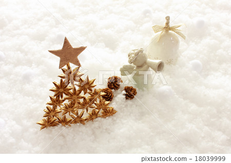 Angel and bell, tree and pine cone (side angel right) 18039999