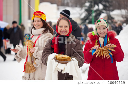 Women during Shrovetide 18040319