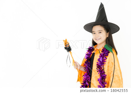 A girl who costumes Halloween 18042555