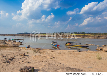 Boat at Sam Phan Bok in Thailand Boat at Sam Phan Bok in Thailand 18043239