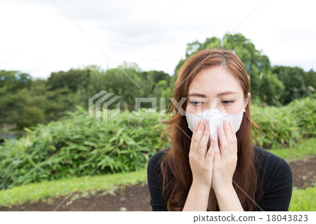woman wearing a mask 18043823